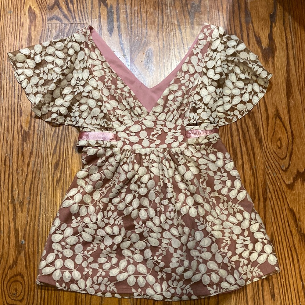 Dressy floral overlay top with tie from Pookie and Sebastian. Size small